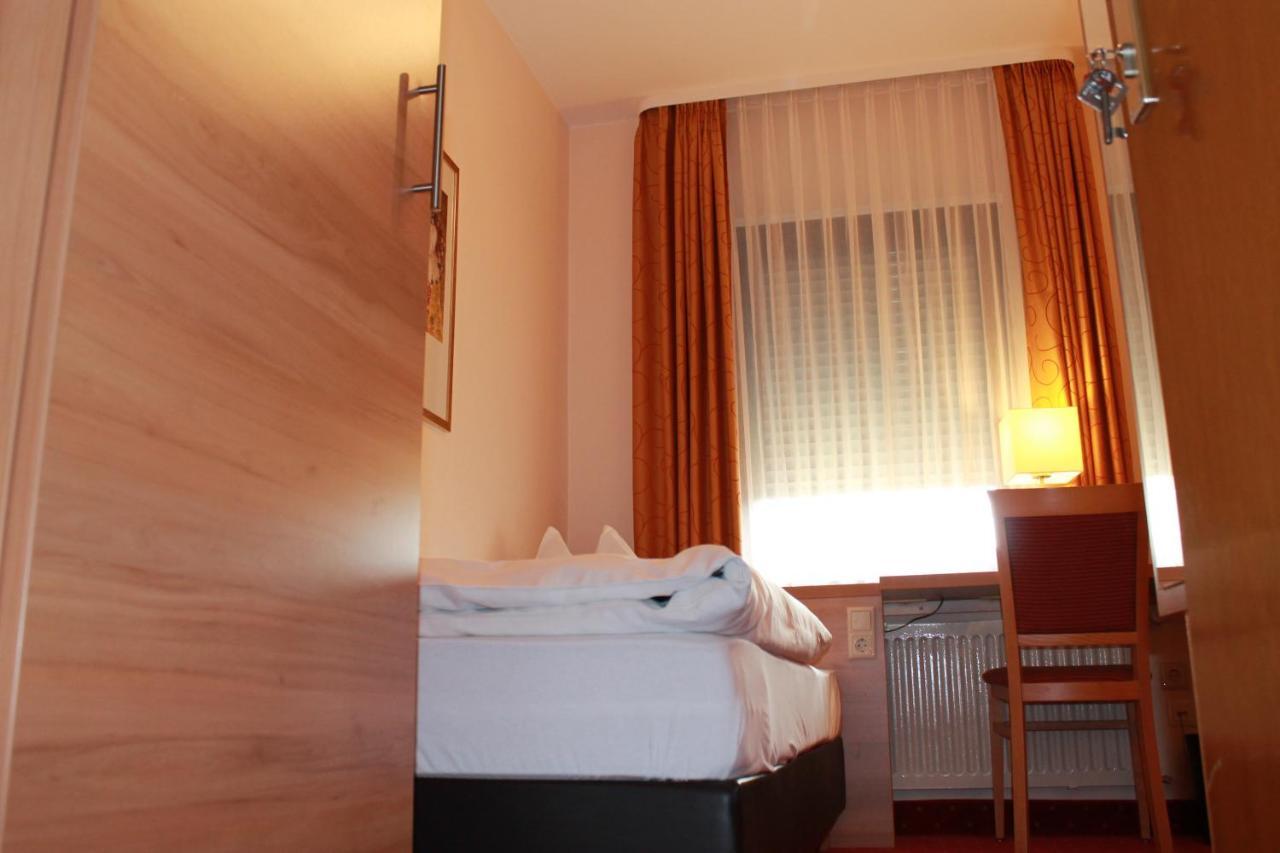 Hotel Huebler Франкфурт на Майн Екстериор снимка