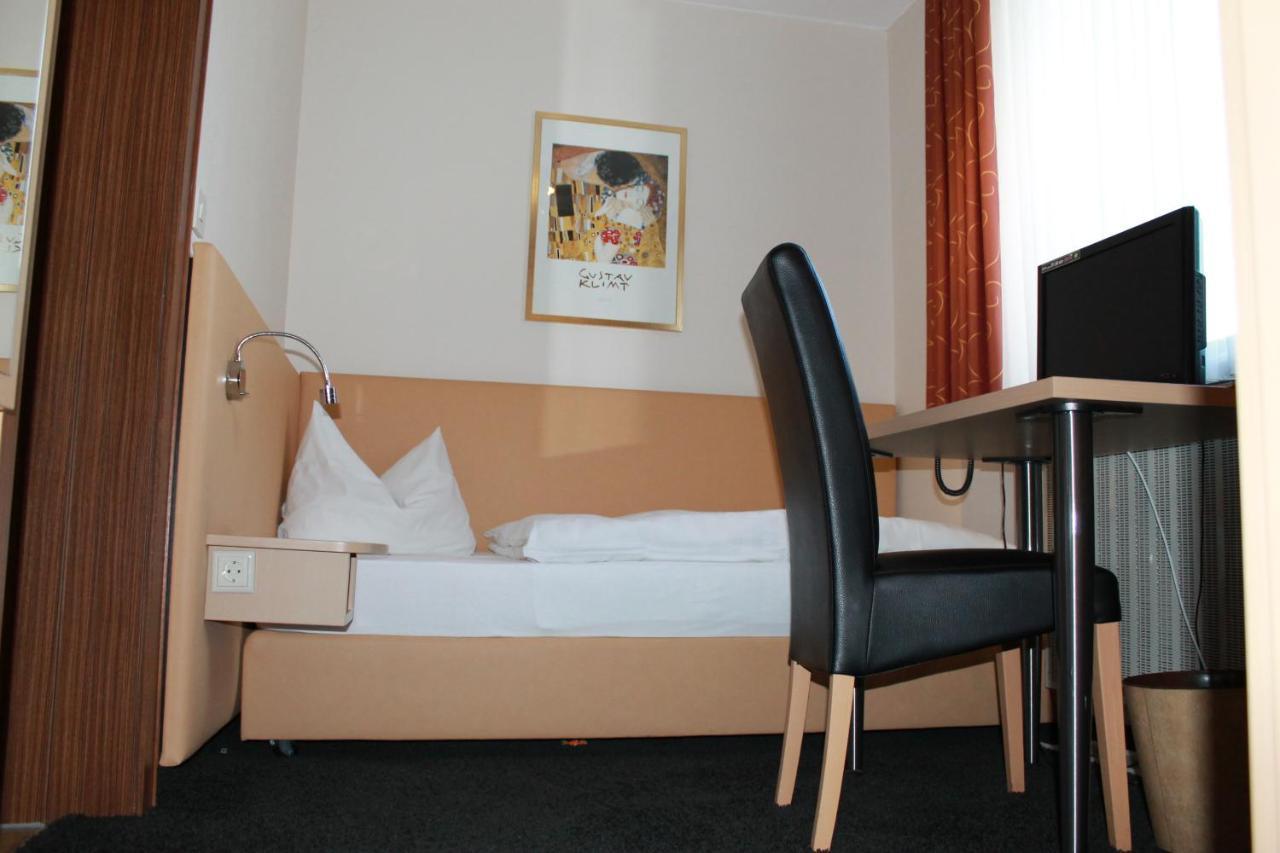 Hotel Huebler Франкфурт на Майн Екстериор снимка