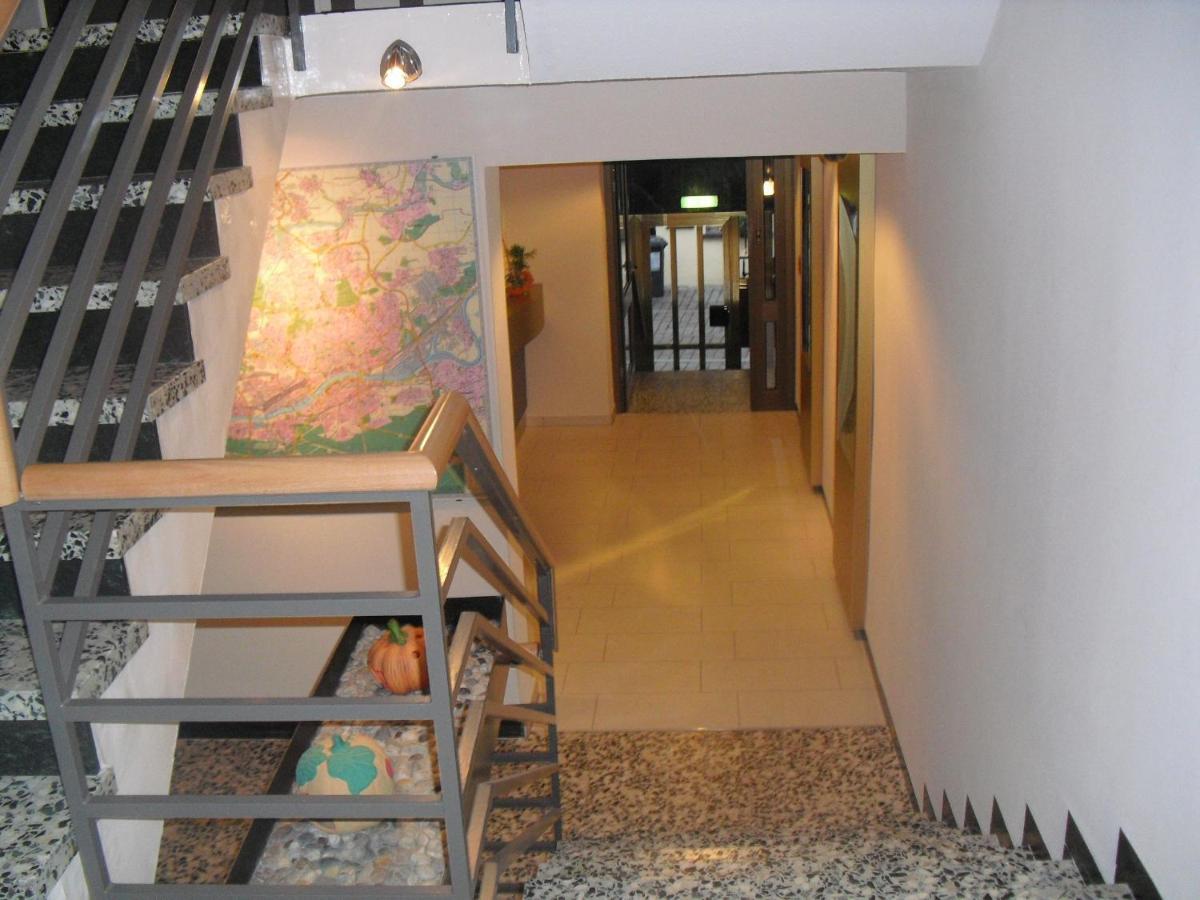 Hotel Huebler Франкфурт на Майн Екстериор снимка