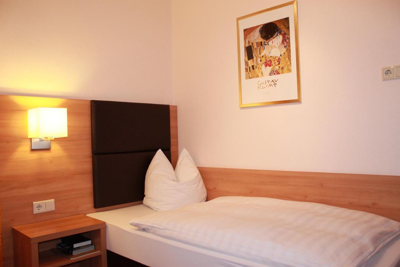Hotel Huebler Франкфурт на Майн Екстериор снимка