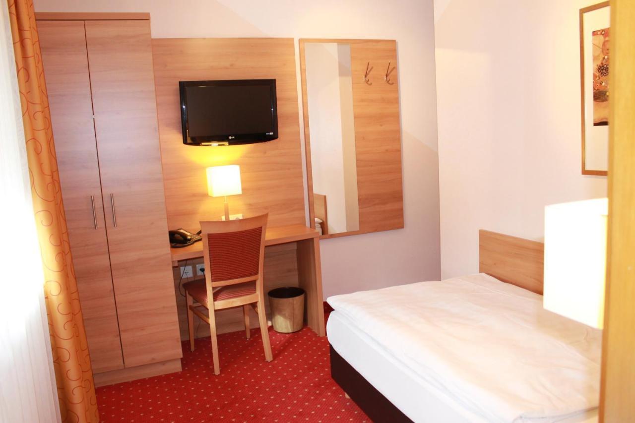 Hotel Huebler Франкфурт на Майн Екстериор снимка