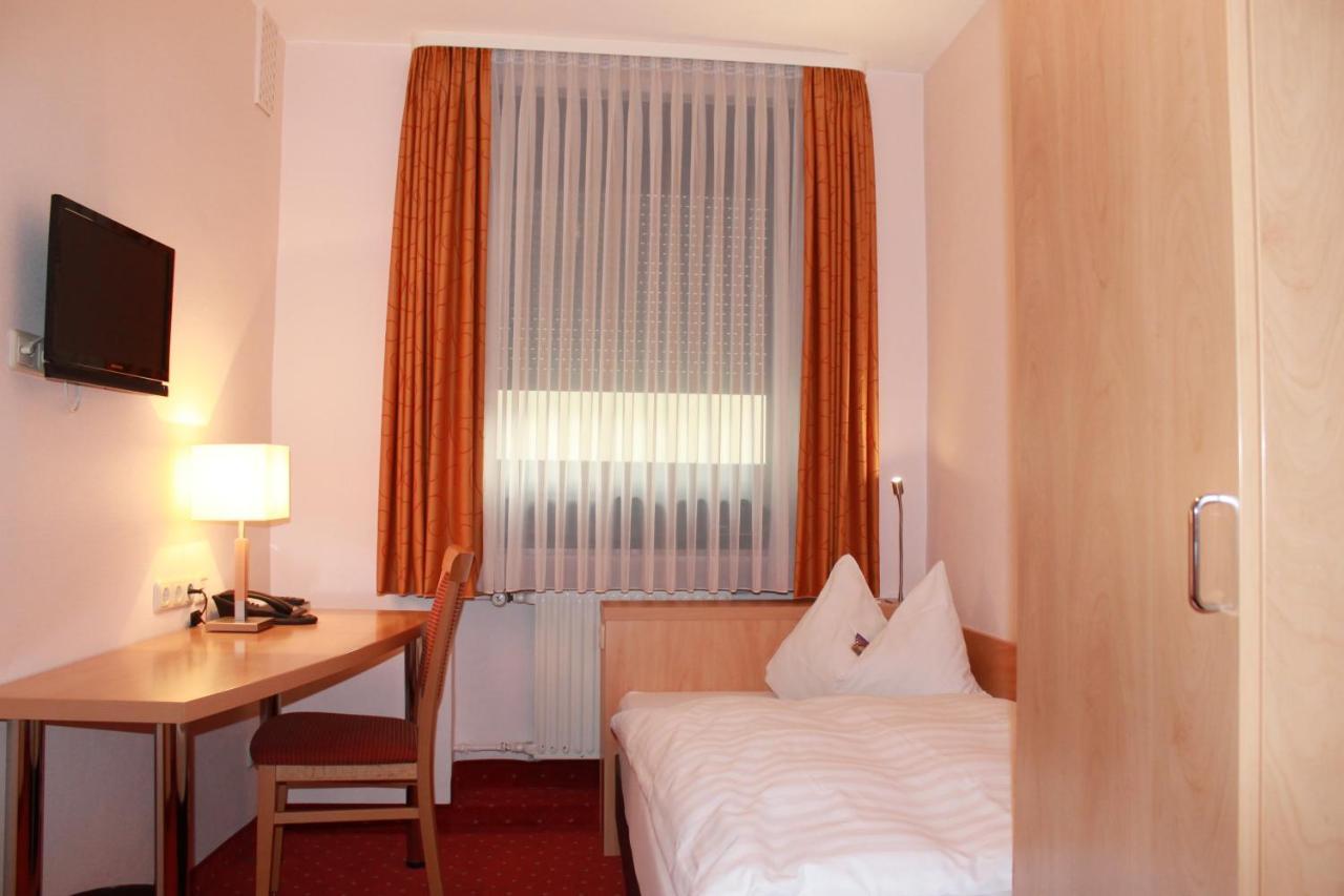 Hotel Huebler Франкфурт на Майн Екстериор снимка