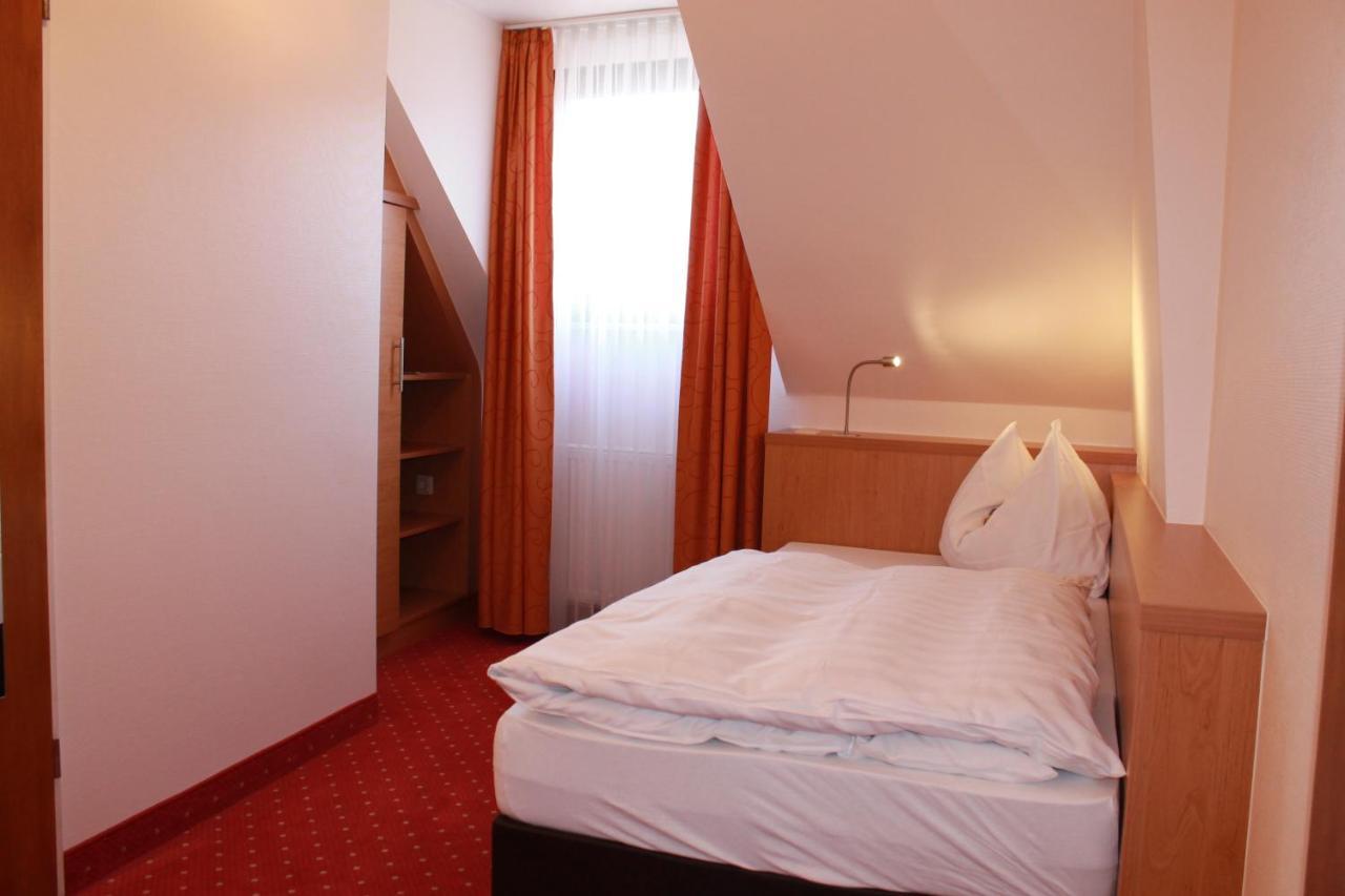Hotel Huebler Франкфурт на Майн Екстериор снимка