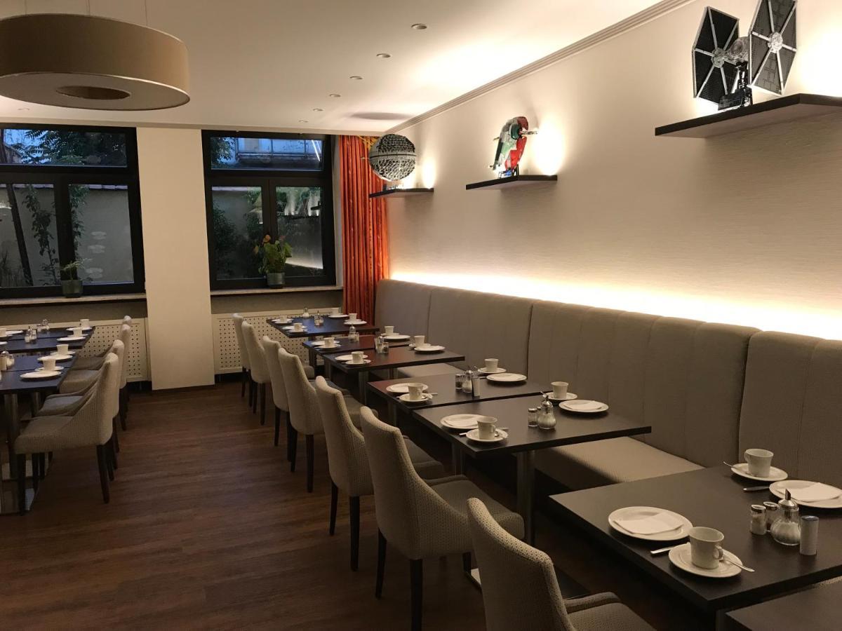 Hotel Huebler Франкфурт на Майн Екстериор снимка