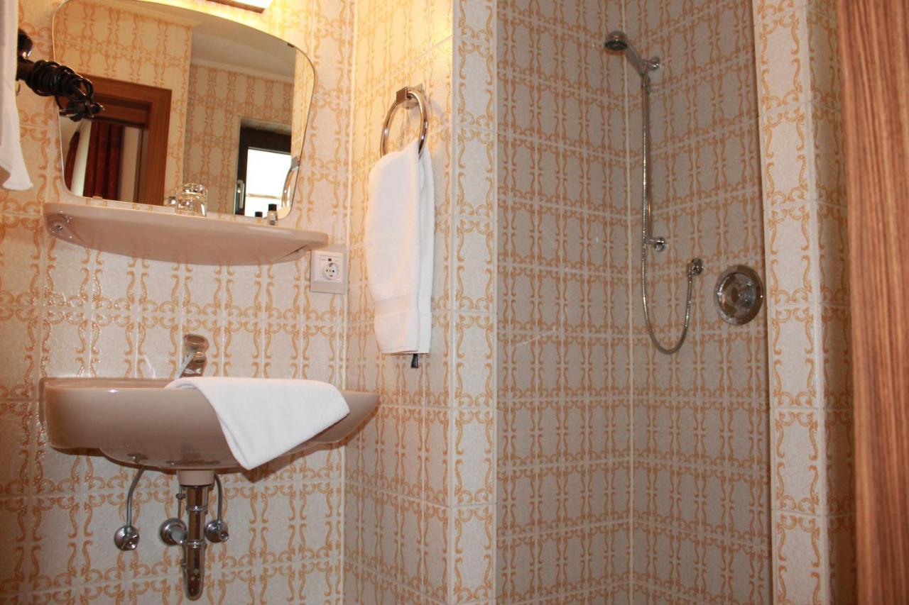 Hotel Huebler Франкфурт на Майн Екстериор снимка