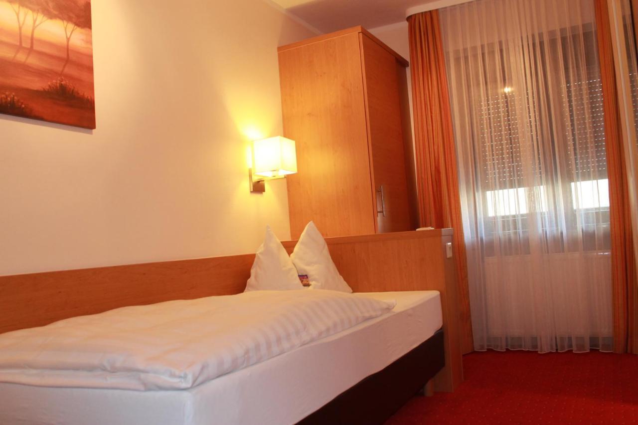 Hotel Huebler Франкфурт на Майн Екстериор снимка